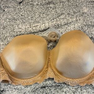 Calvin Klein Nude Strapless Bra with Lace Detail. 36D.      B8
